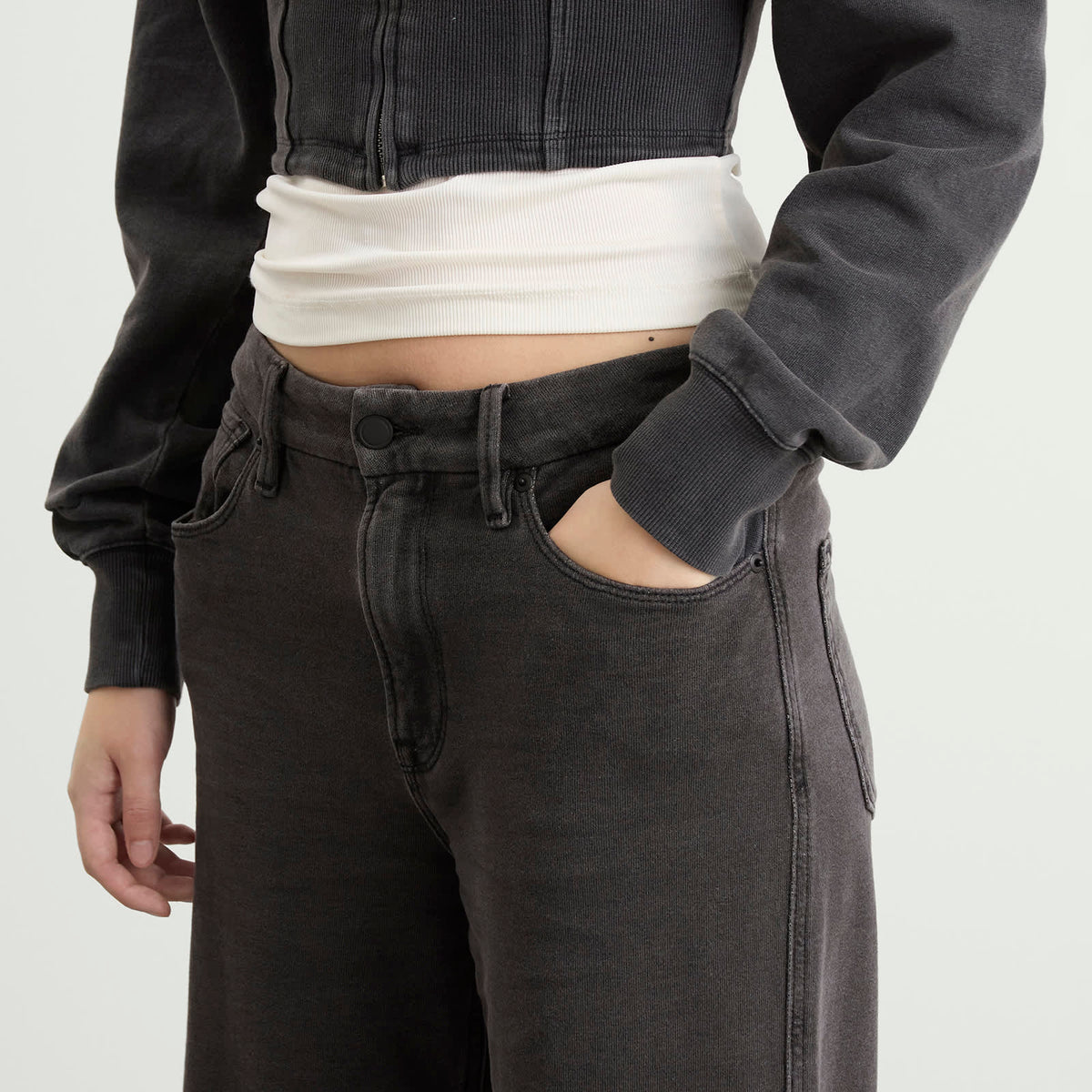 Good American Jeanius Crop Good Skate Sweatpants