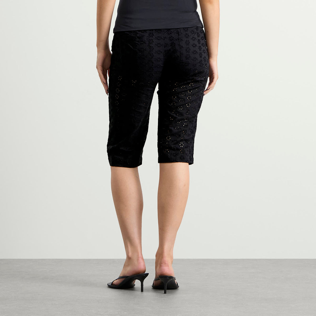 Fruity Booty Broderie Capris