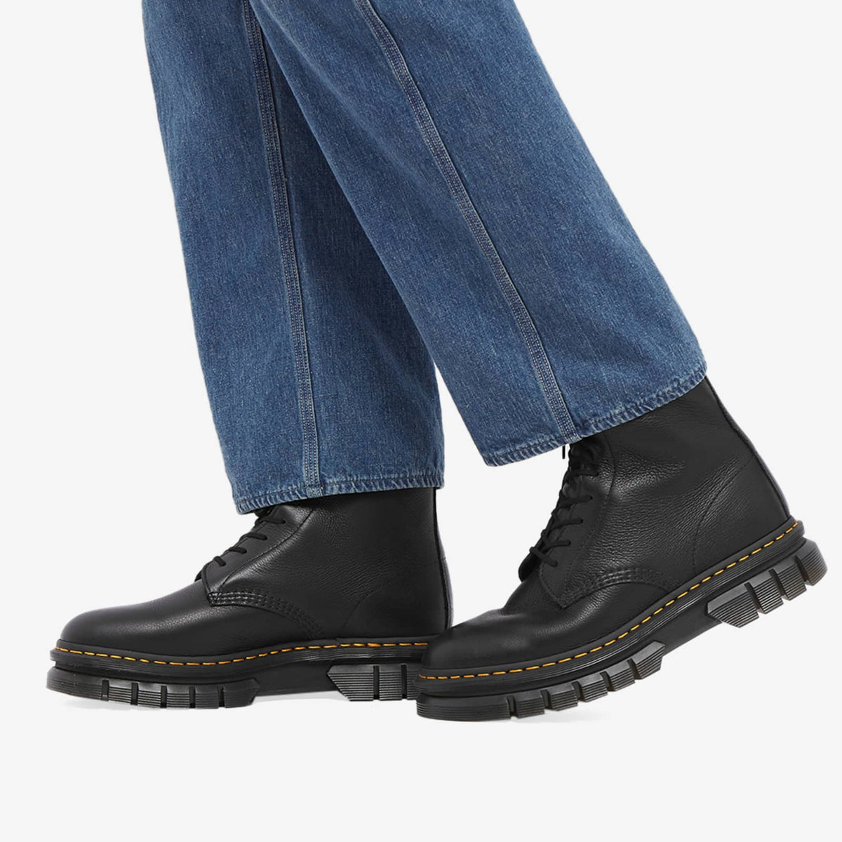 Dr. Martens Rikard 8-Eye Boot