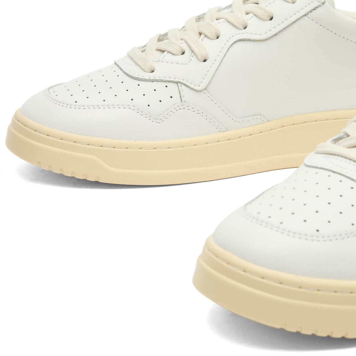 Autry 01 Low Leather Sneaker