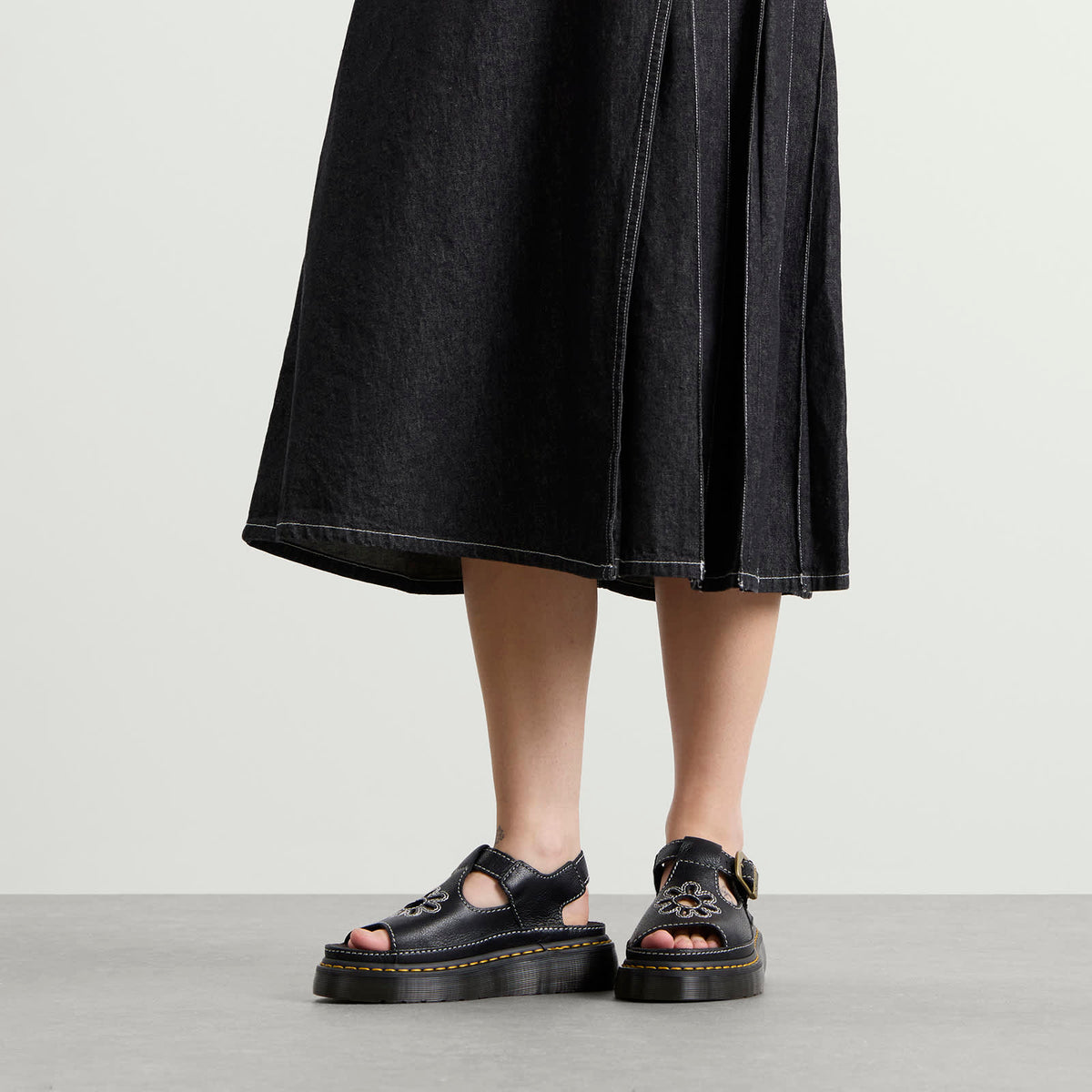 Dr. Martens Dunnet Flower Sandal  Black