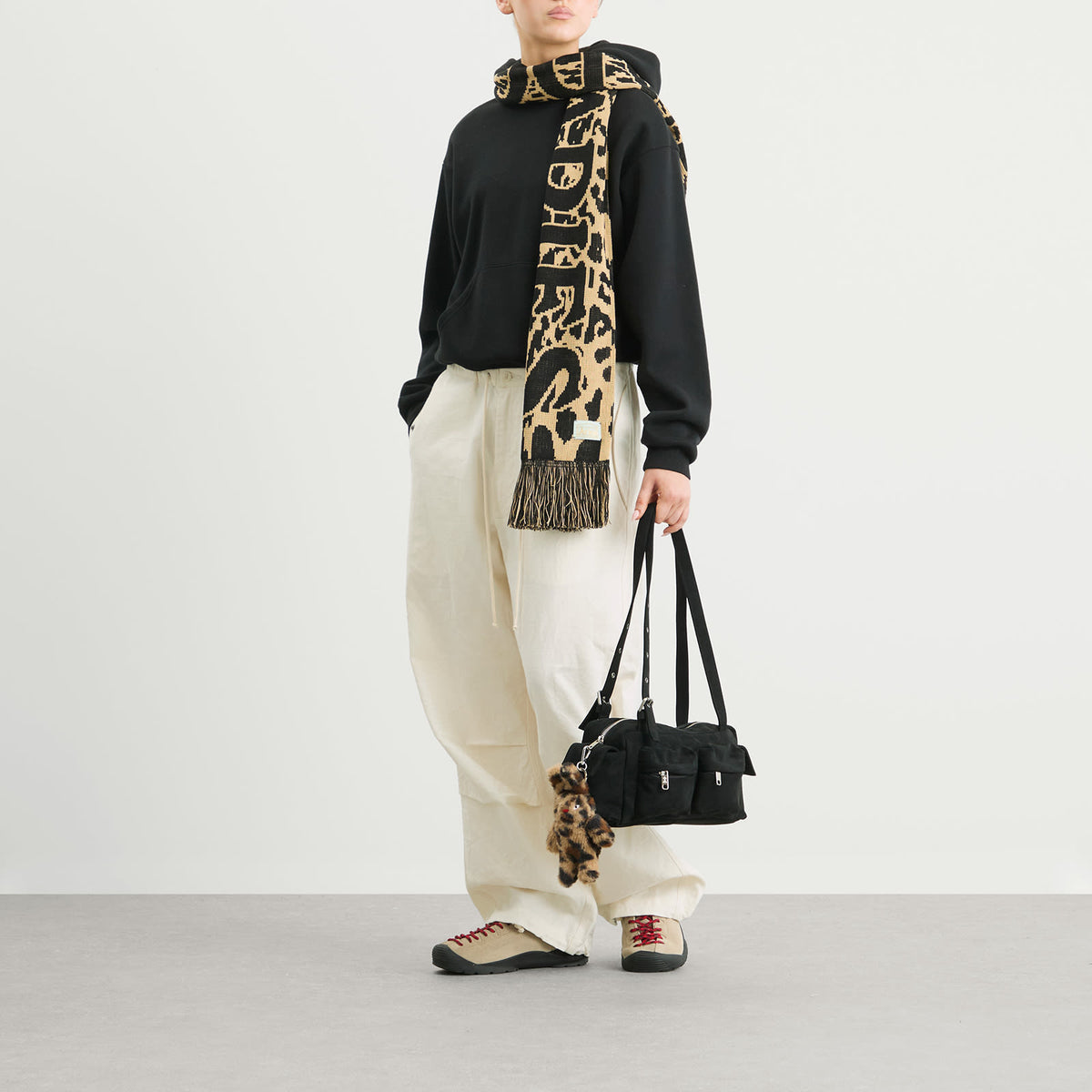 SAMO ONDOH Pocket Utility Shoulder Bag - Medium