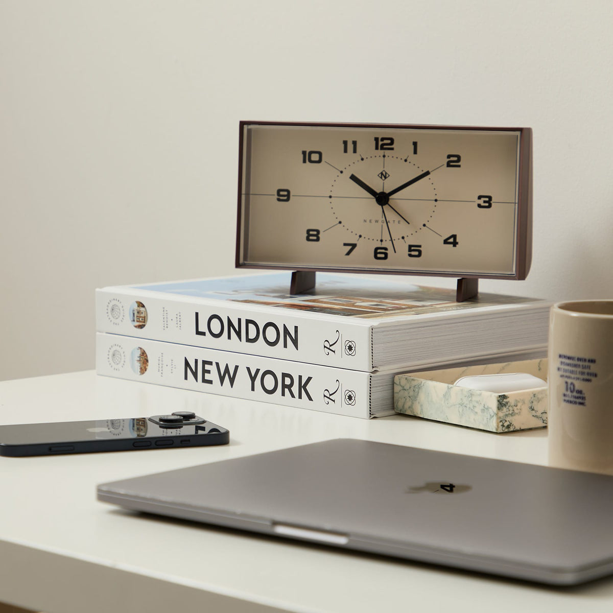 The Extraordinary Guide: London