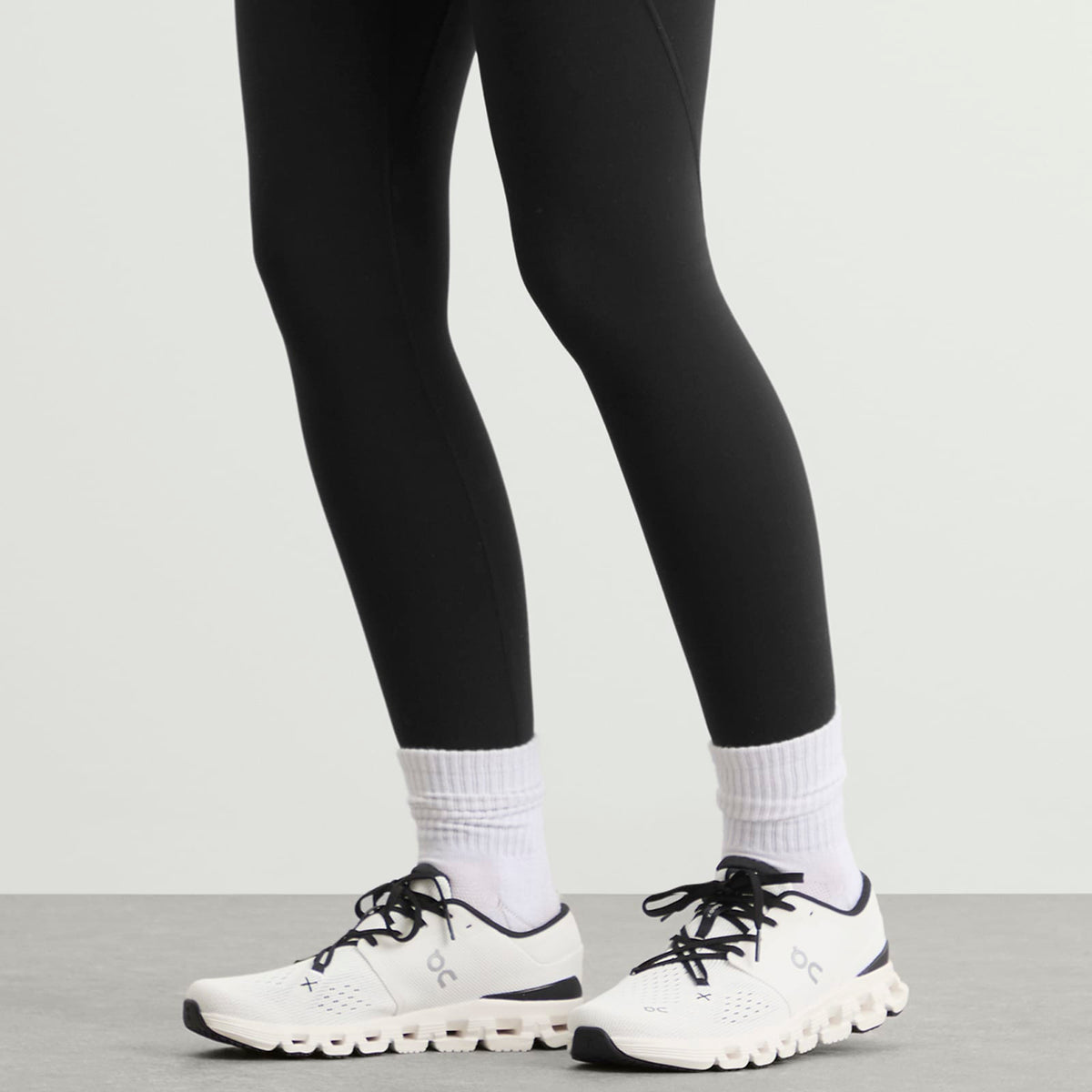 ON Cloud x 4 Sneaker