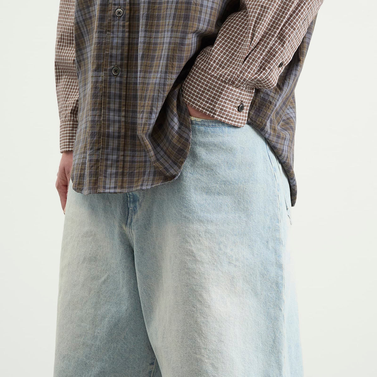 BEAMS Damage Denim Shorts