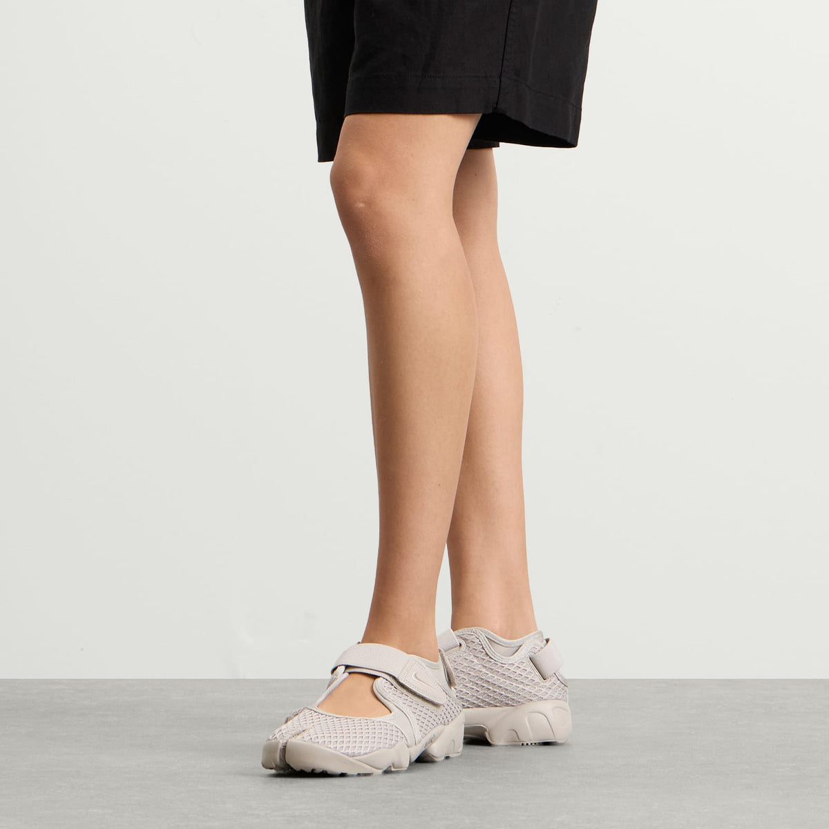 Nike W Air Rift Lace Sneaker