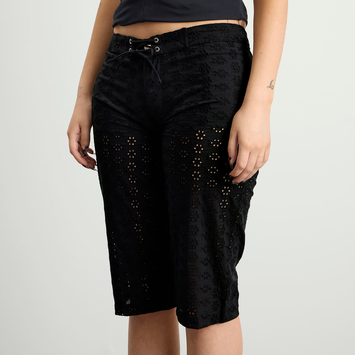 Fruity Booty Broderie Capris