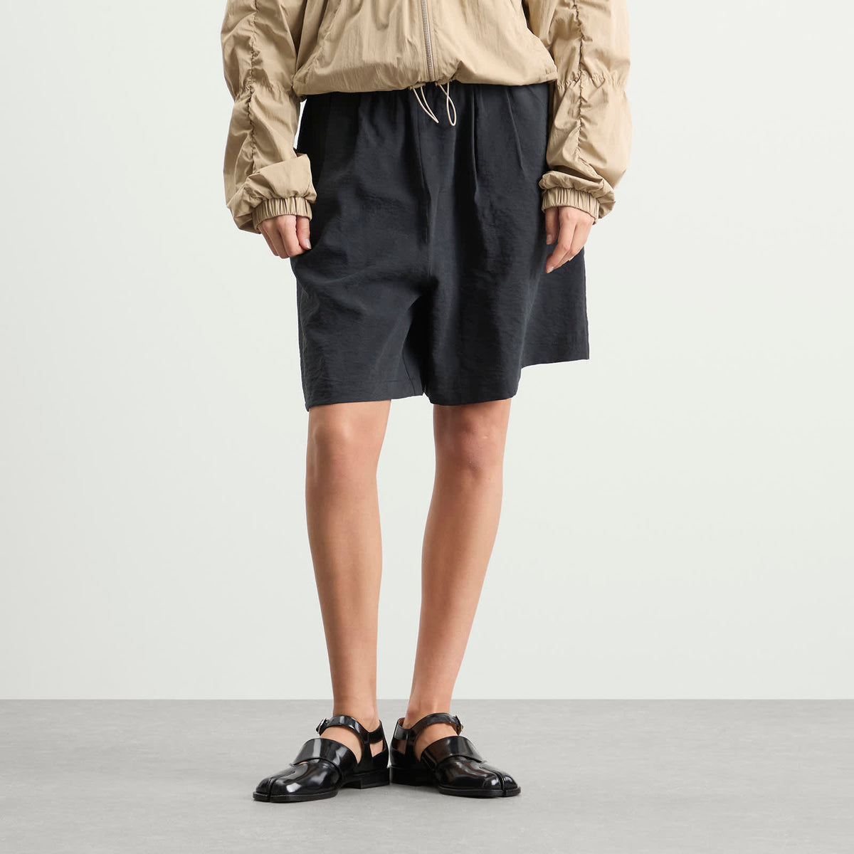 STEL box pleated shorts