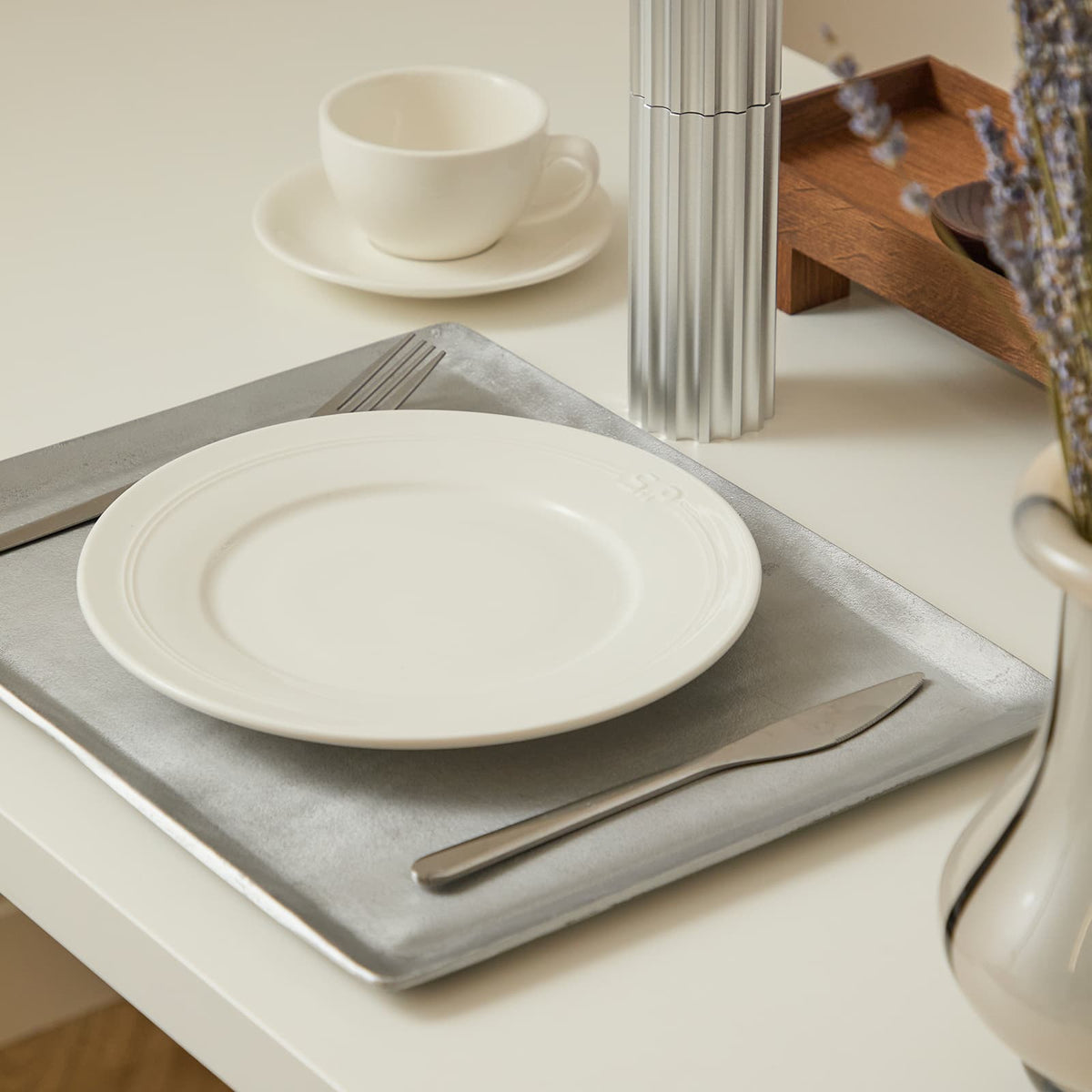 Service Projects Métier Embossed Lunch Plate - Set of 2