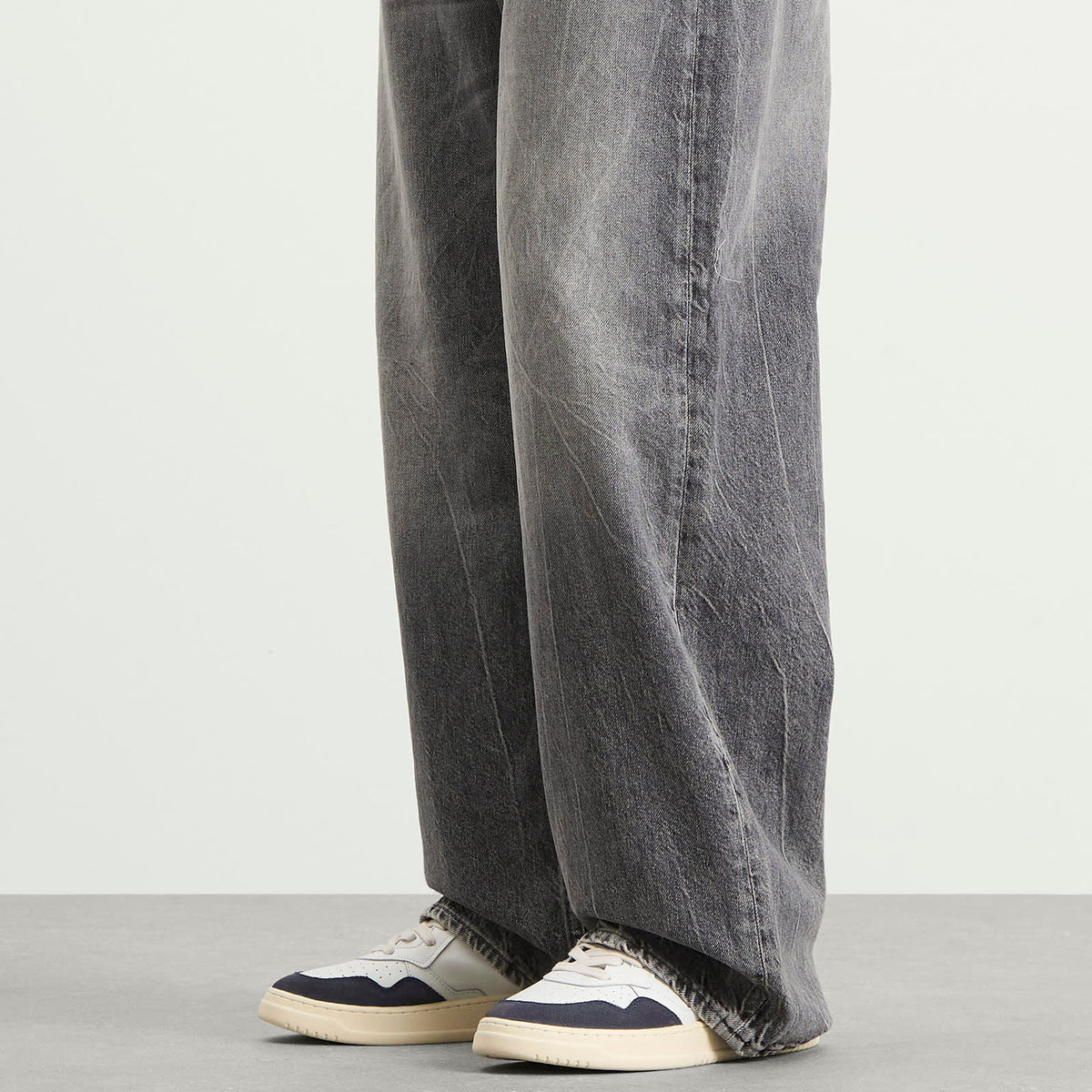 Autry Medalist Low Leather Suede Sneakers