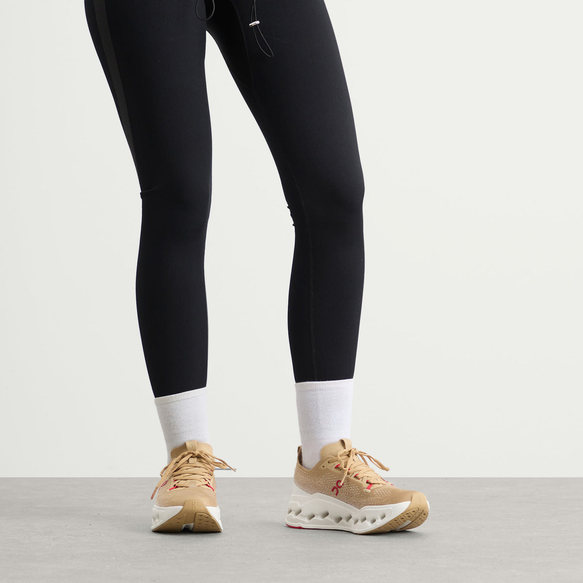 ON Cloudsurfer Max Sneaker