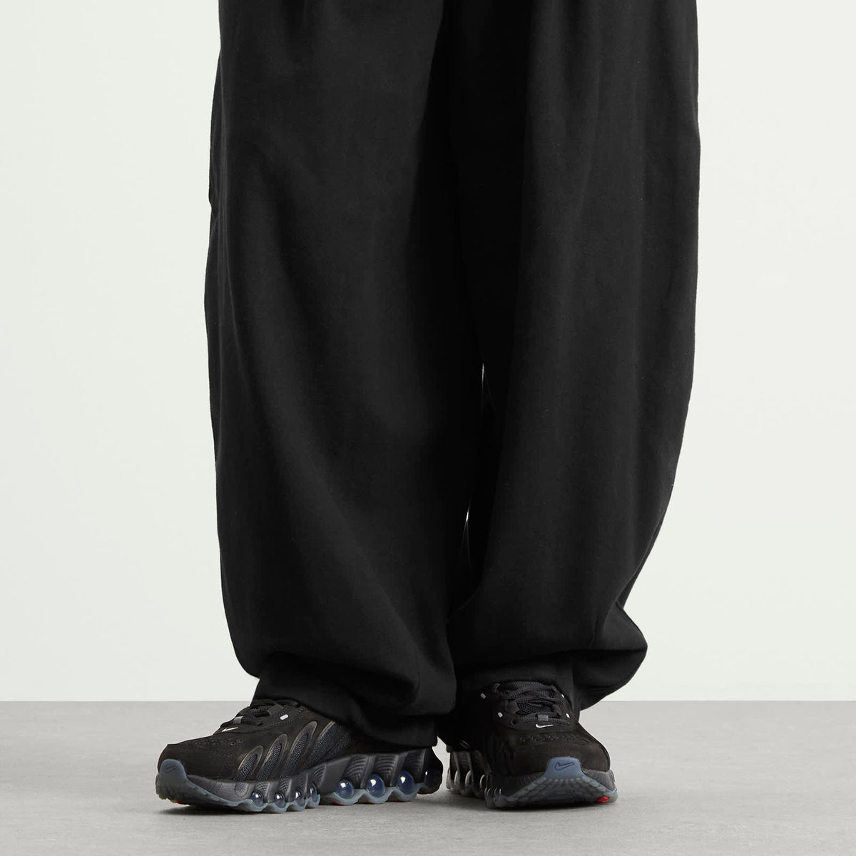 Nike Air Max Dn8 Leather Sneaker