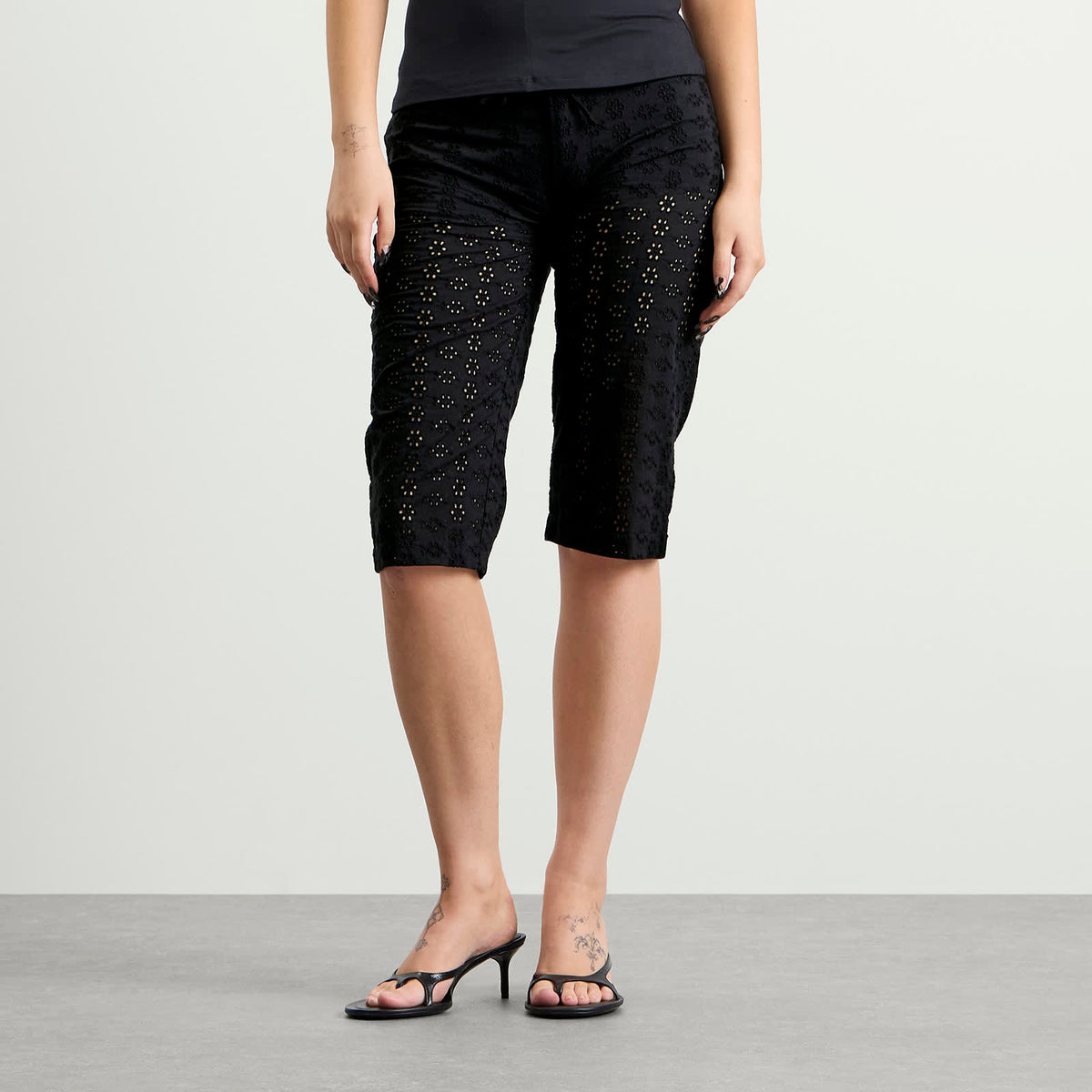 Fruity Booty Broderie Capris