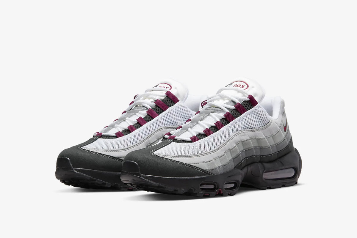 The NIKE AIR MAX 95 “BEETROOT” sneakers.