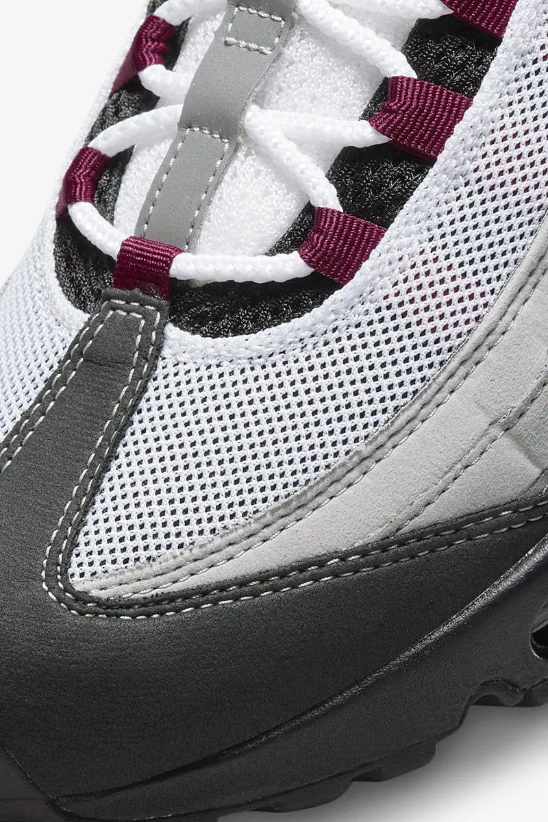 The NIKE AIR MAX 95 “BEETROOT” sneakers.
