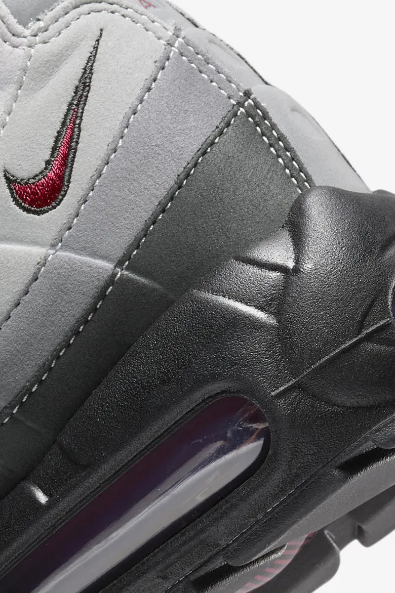 The NIKE AIR MAX 95 “BEETROOT” sneakers.