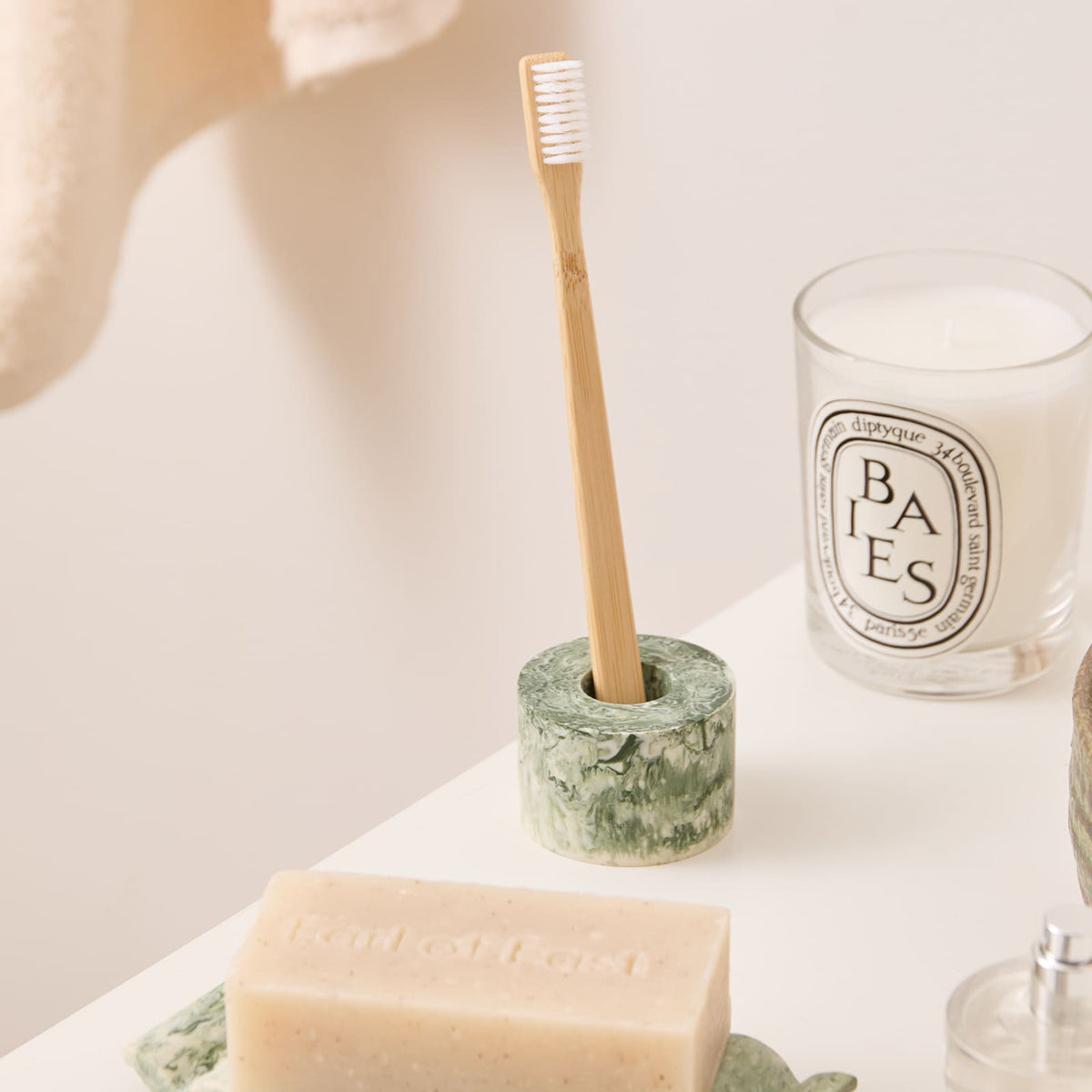 ferm LIVING Mist Toothbrush Holder