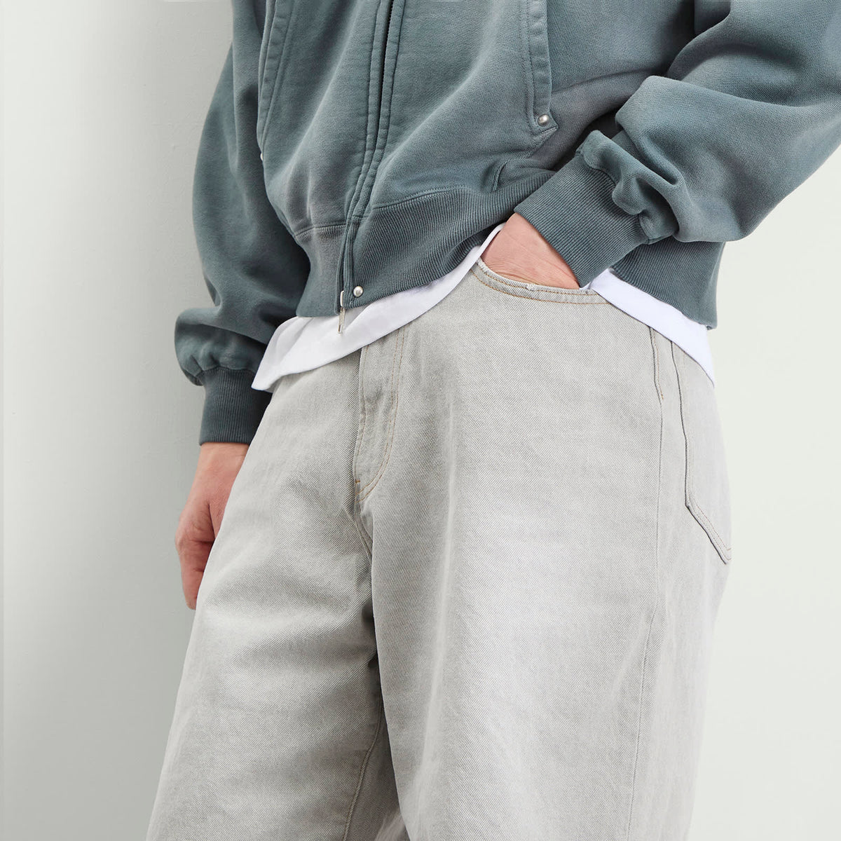 BEAMS Damage Denim Shorts
