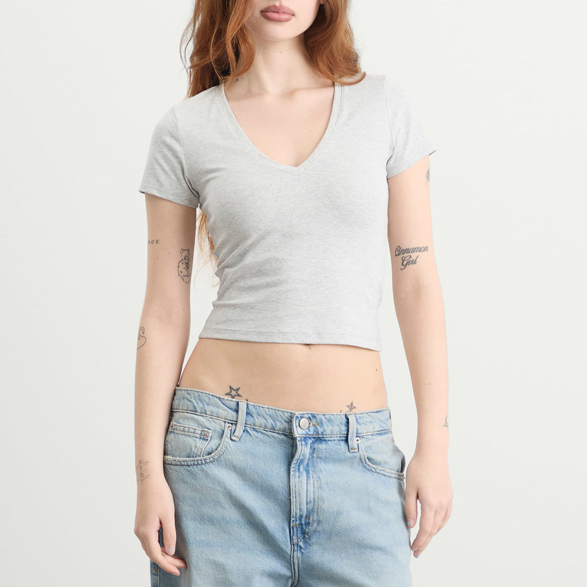 Good American Super Stretch V-Neck Baby T-Shirt