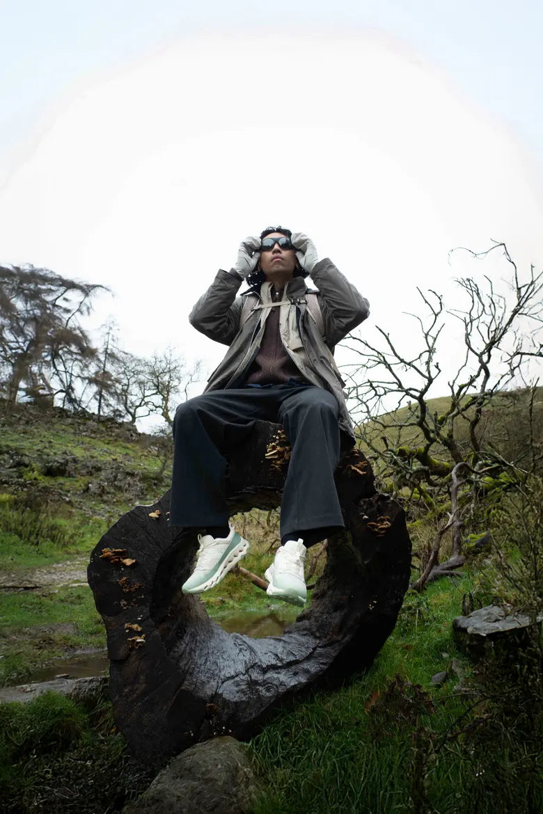 A man wearing the END. x ON Cloudhorizon sneaker.