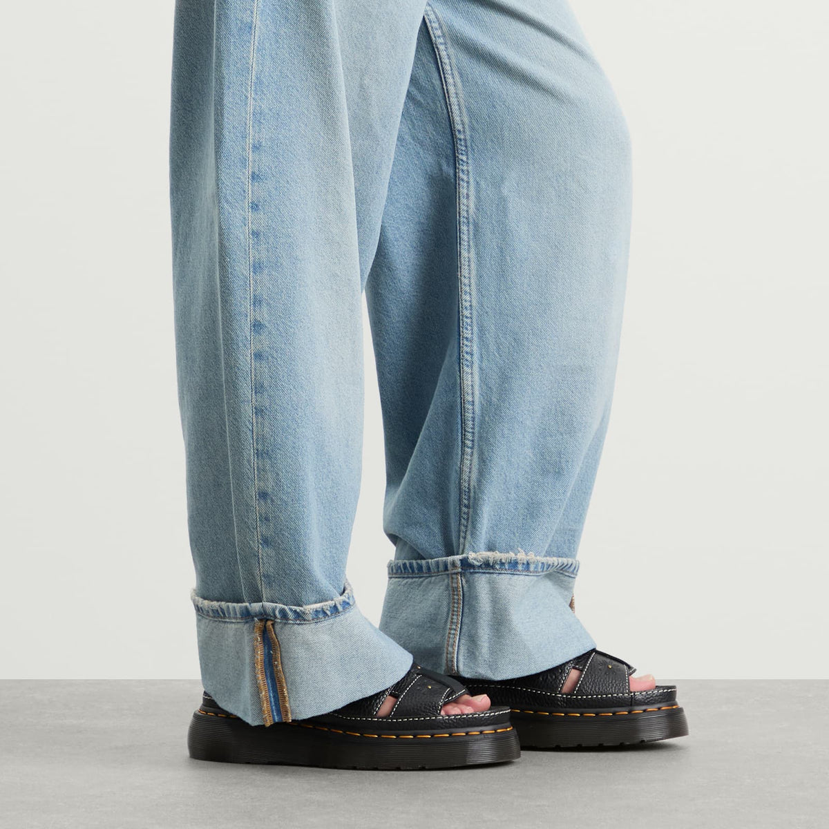 Dr. Martens Wrenlie Open FL Sandal