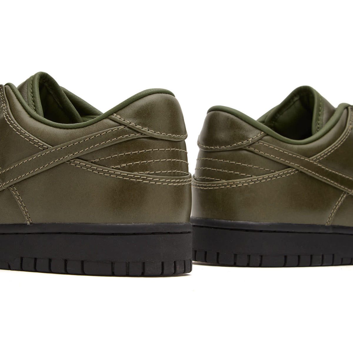 Nike Dunk Low Retro PRM QS Sneaker