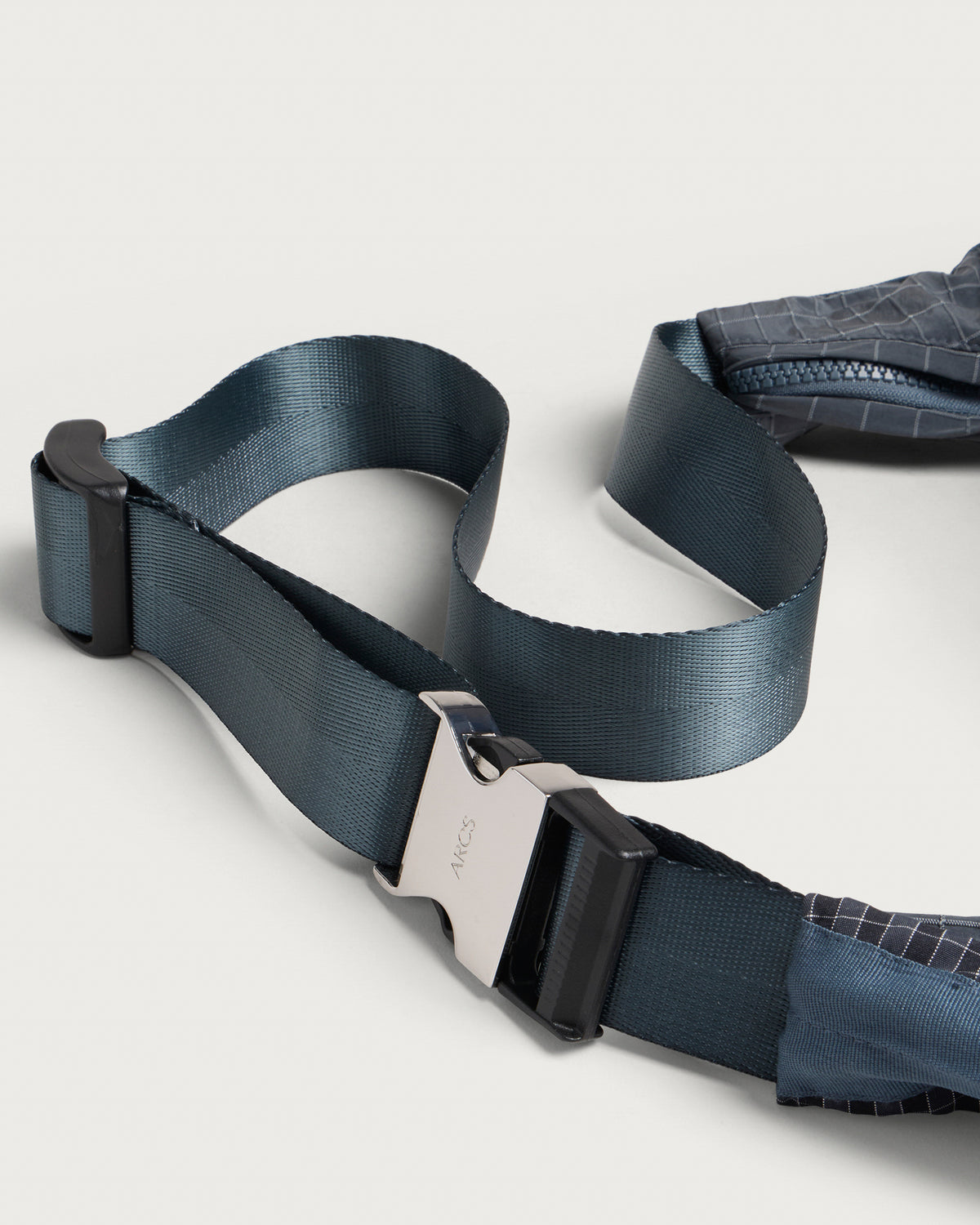 ARCS LITTLE HEY Sling Bag