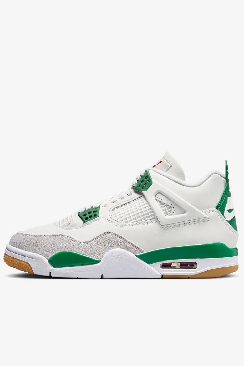 Side view of the NIKE SB X AIR JORDAN 4 “PINE GREEN” sneakers.