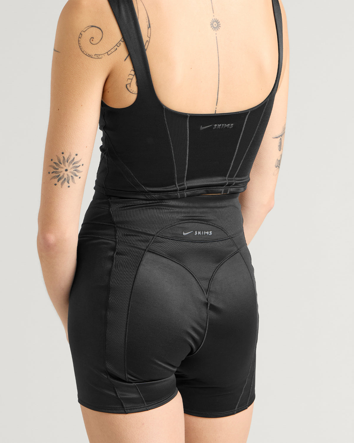 NikeSKIMS Shine Texture 5" Shorts