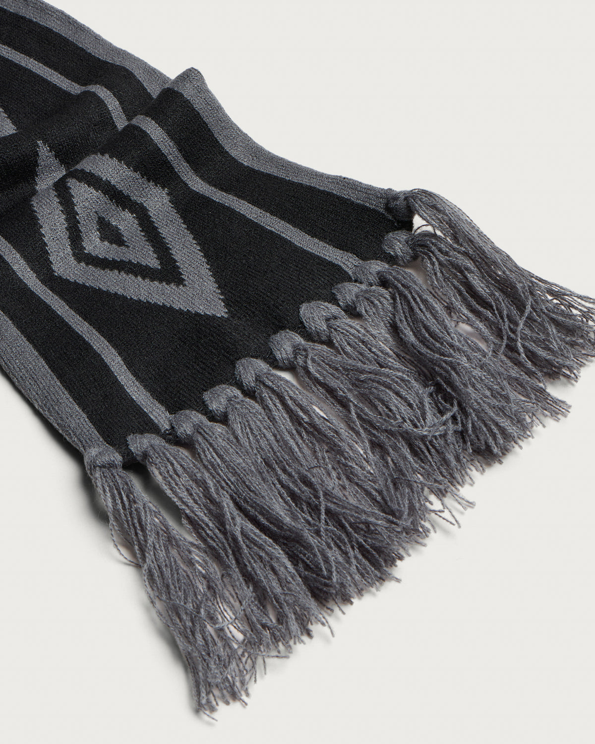 Umbro Diamond Intarsia Knit Scarf