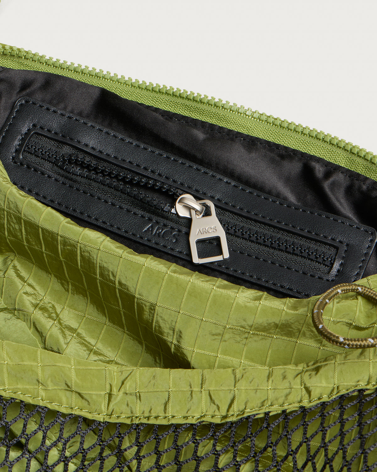 ARCS LITTLE HEY Sling Bag
