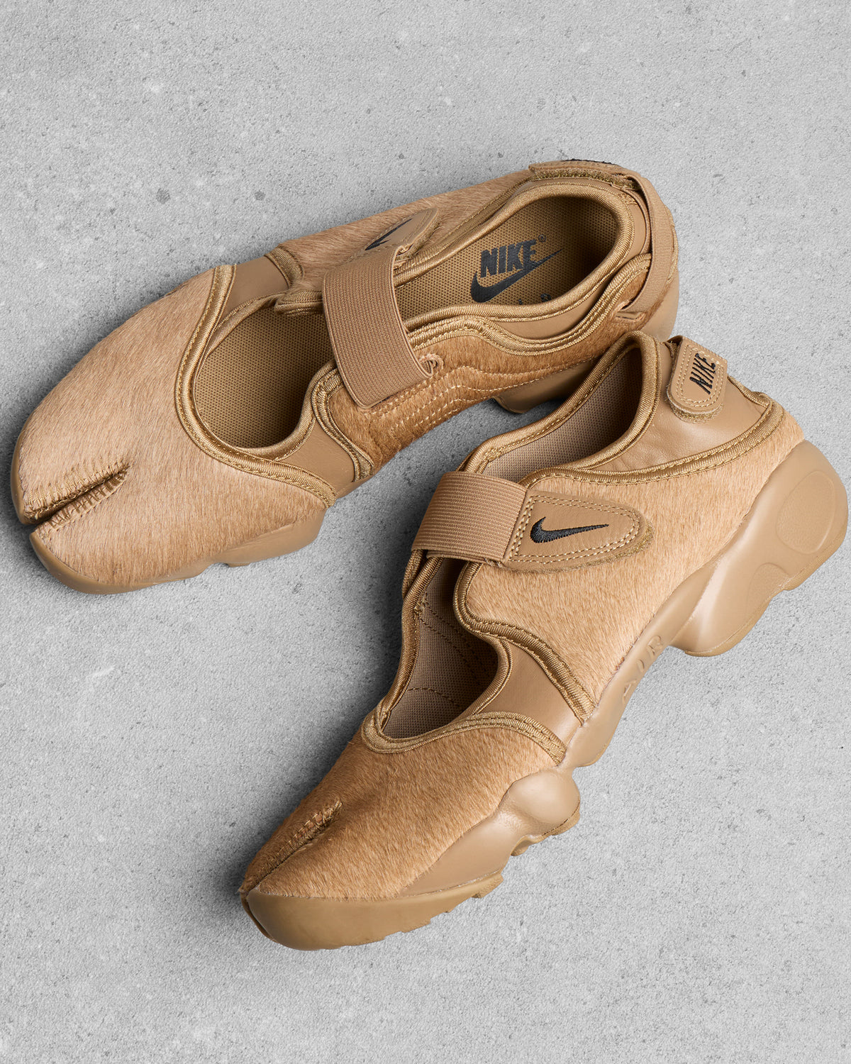 Nike W Air Rift Pony Sneaker